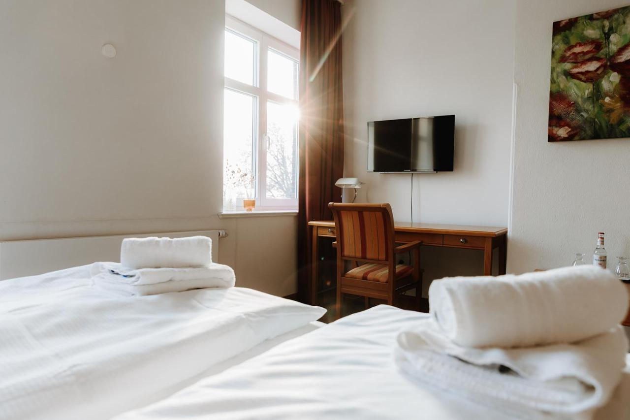 Hotel Zur Treene Schwabstedt Екстер'єр фото